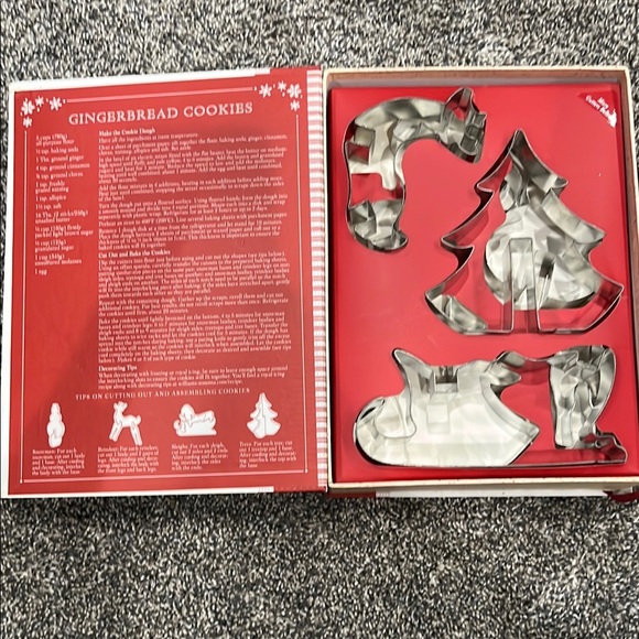Williams-Sonoma Festive Cookie Cutter Set - Picture 2 of 3